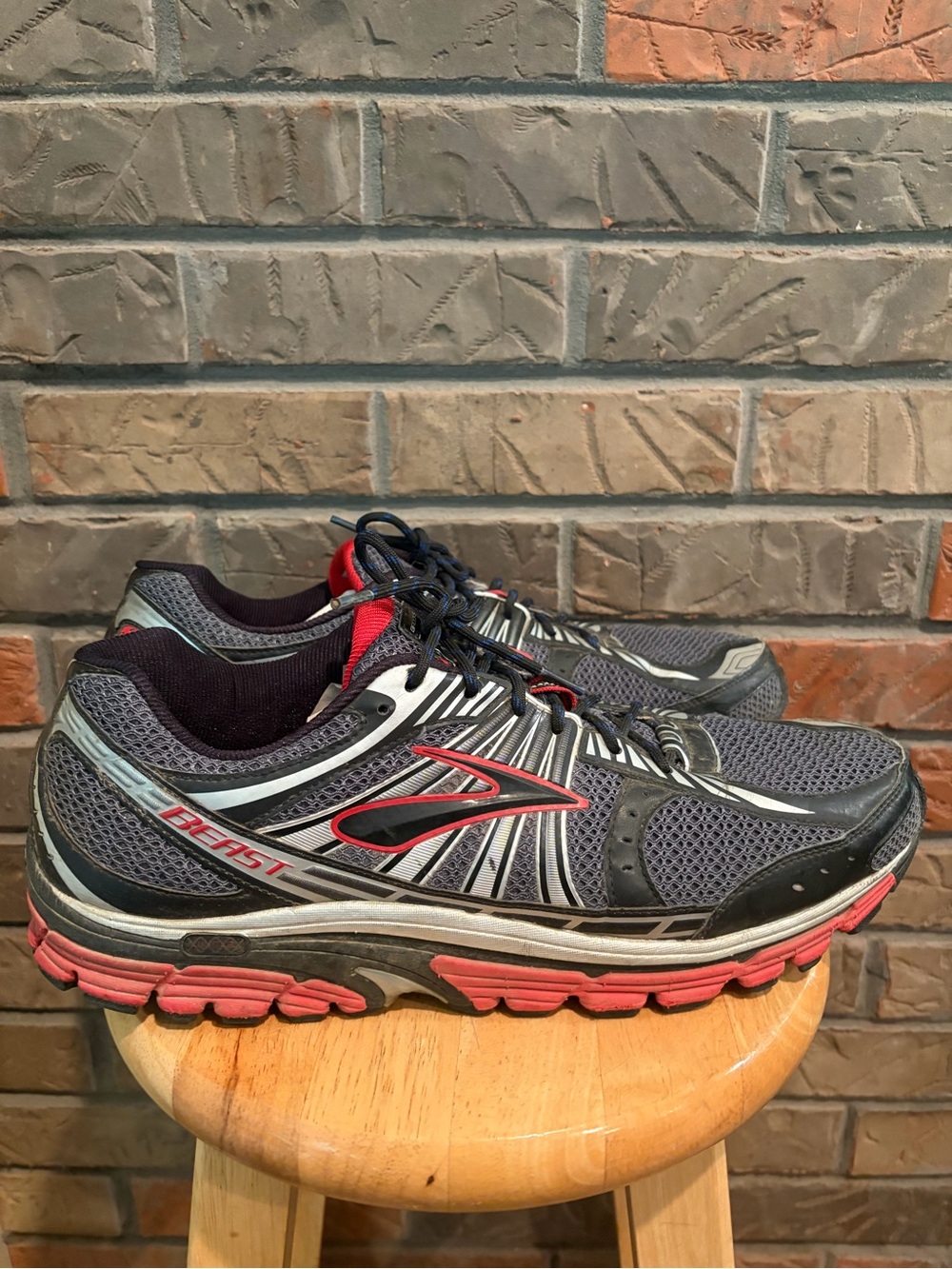 Brooks Men's Beast 2 Trail Running Shoes Black/Red Sneakers Size 15